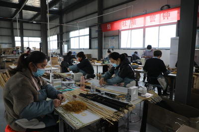 檔發(fā)產(chǎn)業(yè)與電子商務(wù)助力椹澗鄉(xiāng)水潮店村群眾就業(yè)增收